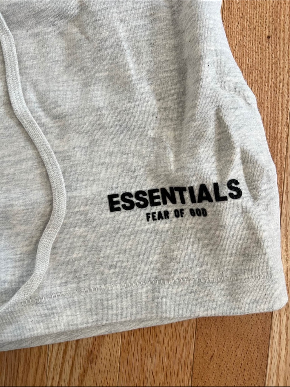 Essential Shorts - Picture 3 of 5